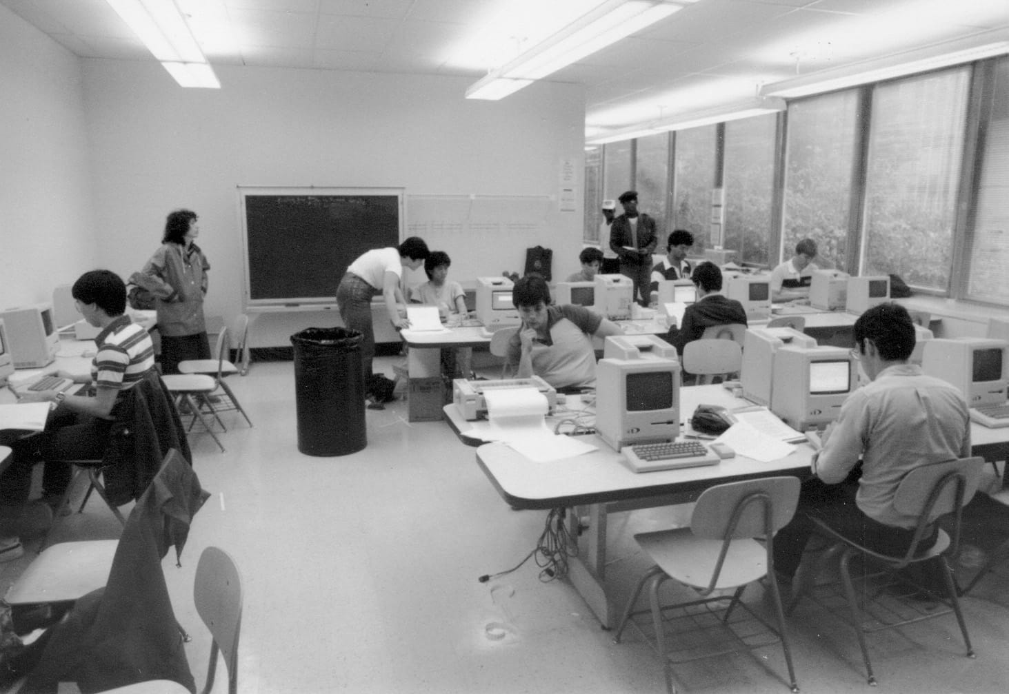 A room full of Drexel Macintoshes for students to use. Photo courtesy Drexel University Archives.