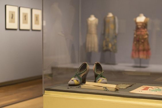 Philadelphia In Style: A Century of Fashion From the Robert and Penny Fox Historic Costume Collection